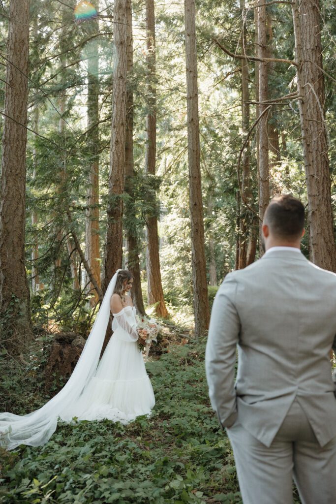 Bride and groom posing in a romantic forrest to capture elegant wedding photos.